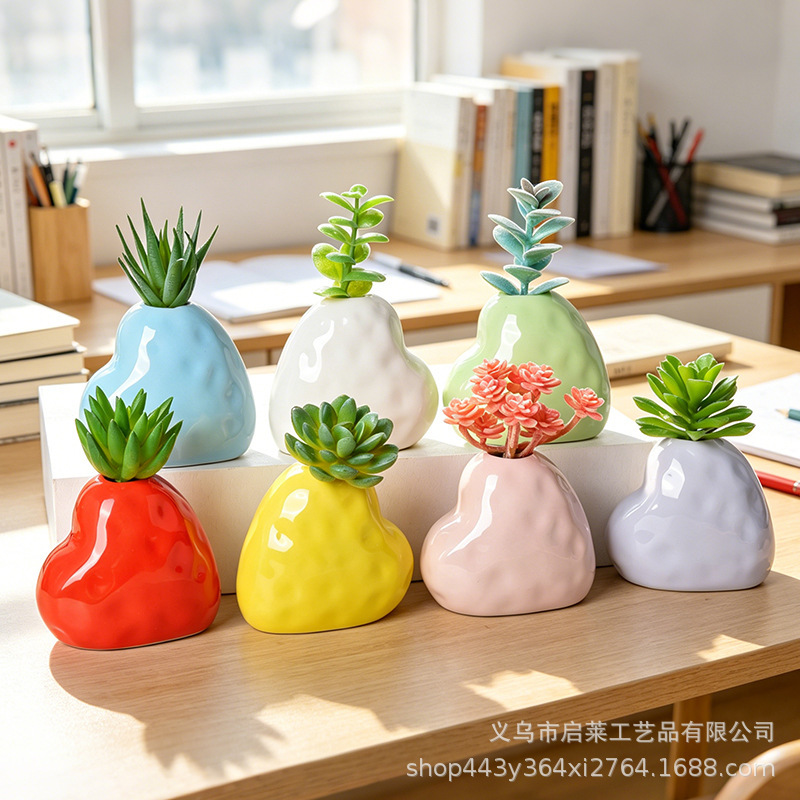 Heart-Shaped Mini Ceramic Flower Vase with a High-End Feel for Living Room Tabletop Flower Arrangement and Hydroponic Decoration Heart-Shaped Mini Ceramic Flower Vase with a High-End Feel for Living Room Tabletop Flower Arrangement and Hydroponic Decoration