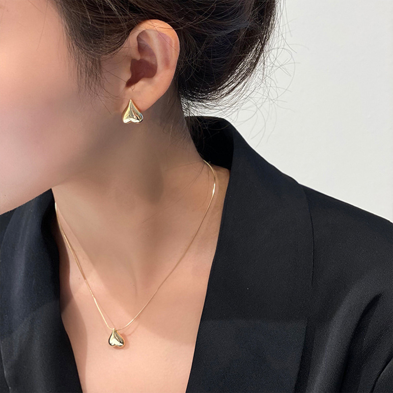 fashion heartshaped new earrings simple alloy earringspicture1