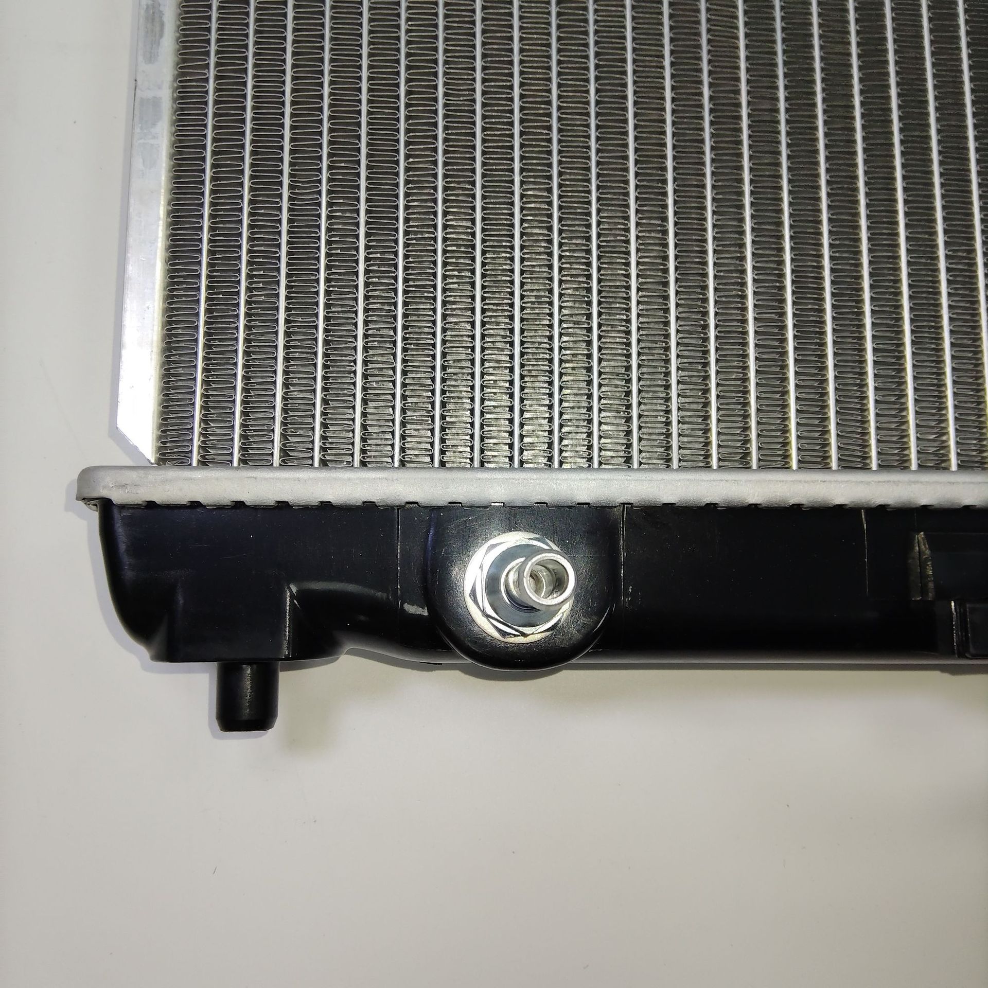 Suitable for 2006-2011 Toyota Camry Acv40 Chassis 6Th Generation Camry Water Tank 16400-0H290