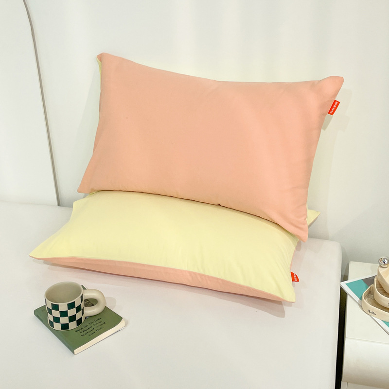 연한 옥빛 노란색