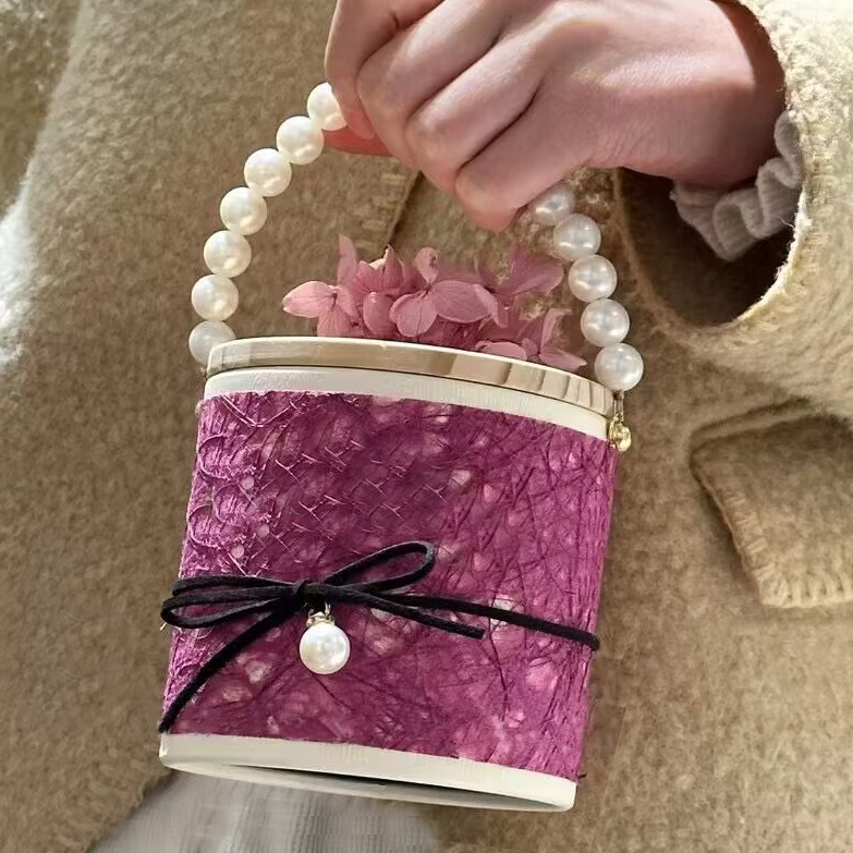 木の蓋のテーブルの砂糖の箱の赤い本の同型の喜糖の箱の中国式の結婚の屋外の結婚式のアイデアの婚約の喜糖の箱|undefined
