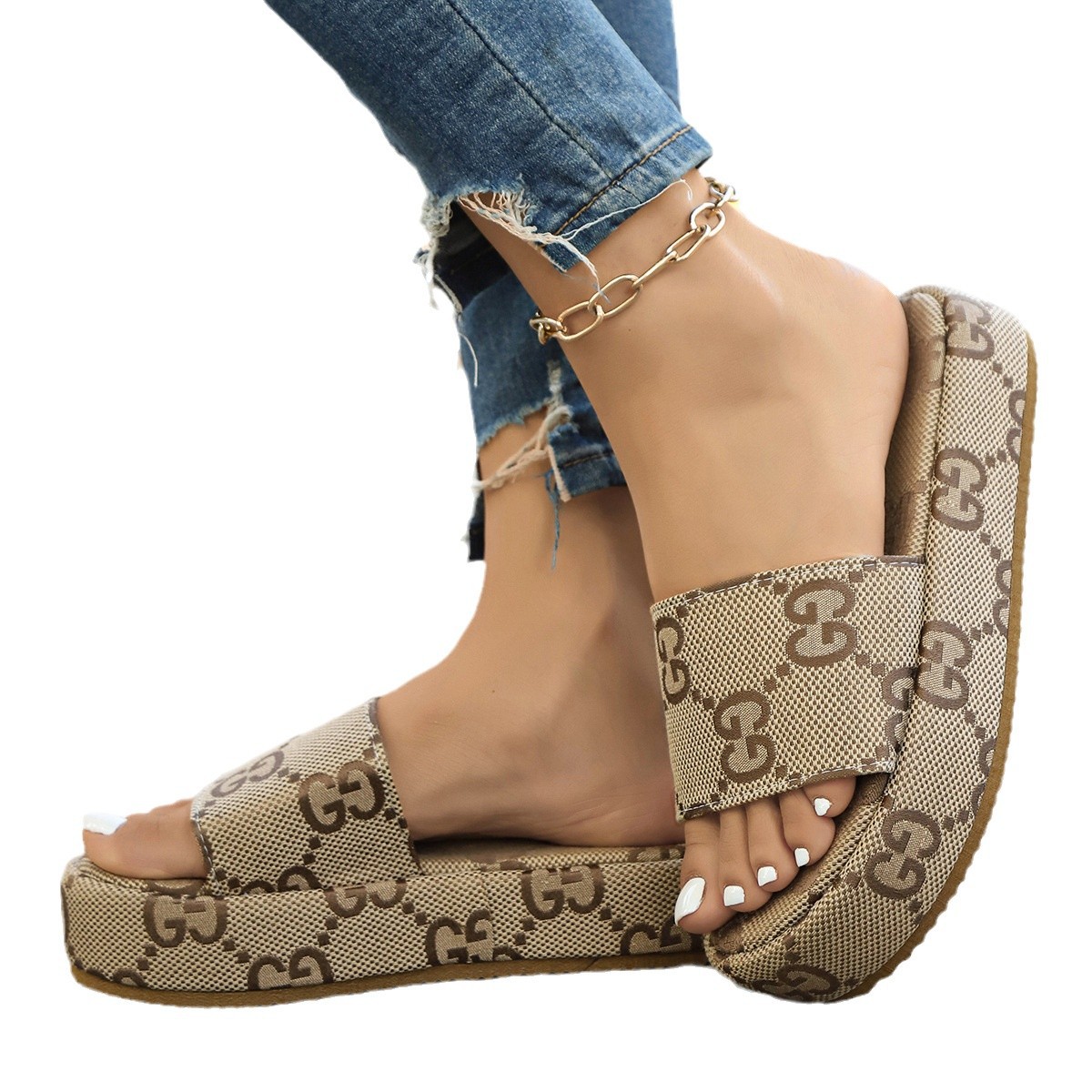 Zapatillas de suela gruesa de comercio exterior para mujer 2024 verano nuevo estilo europeo y americano de gran tamaño con estampado de letras sandalias y zapatillas de bizcocho de una palabra