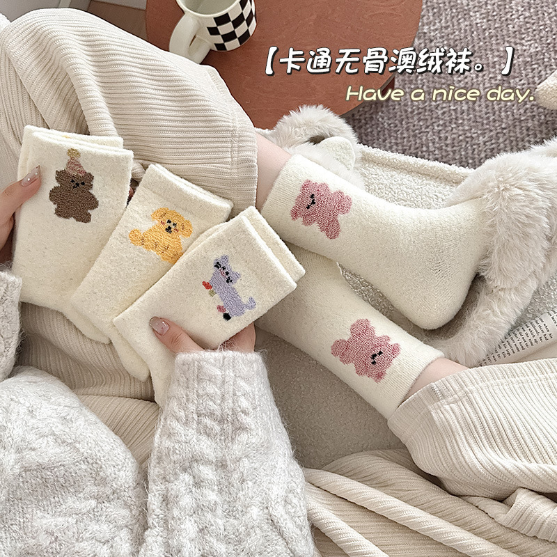 Mid-tube socks children's cartoon cute Australian velvet socks thickened warm soft waxy boneless socks autumn and winter outer wear with cotton slippers Mid-tube socks children's cartoon cute Australian velvet socks thickened warm soft waxy boneless socks autumn and winter outer wear with cotton slippers