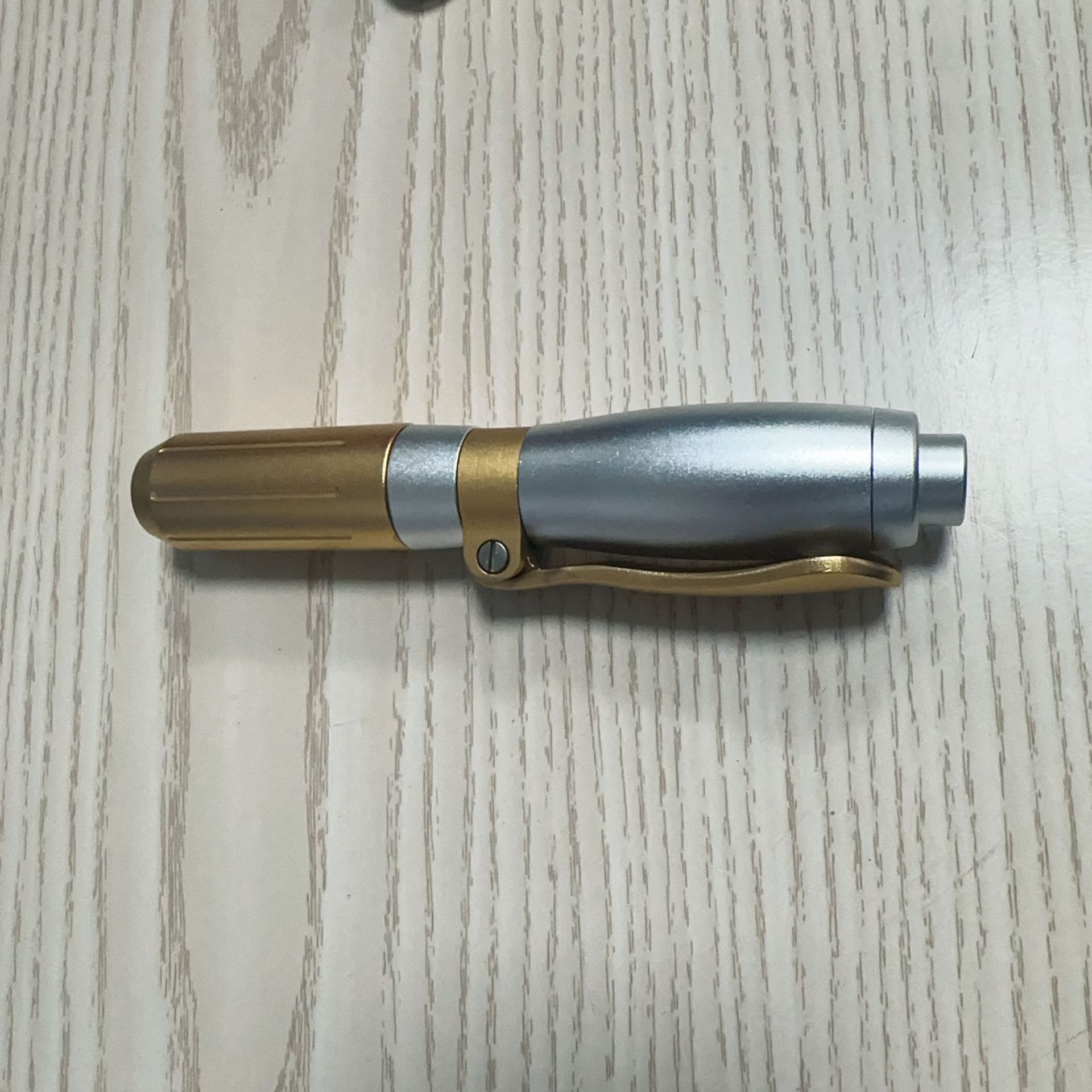 Salón de Belleza nueva pistola de acero pequeña instrumento de atomización de llenado de elevación mudo instrumento de importación sin aguja atomización continua pelo pequeña pistola de acero