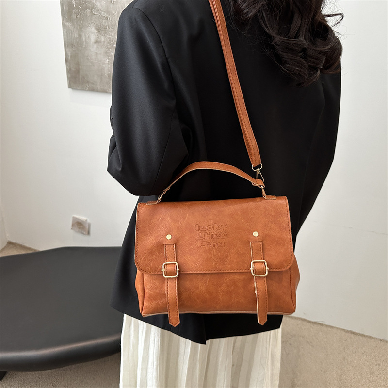 Xiaozhong otoño y invierno academia mochila de hombro para mujeres 2025 nuevo otoño y invierno mochila de mano de viaje mochila de gran capacidad libro