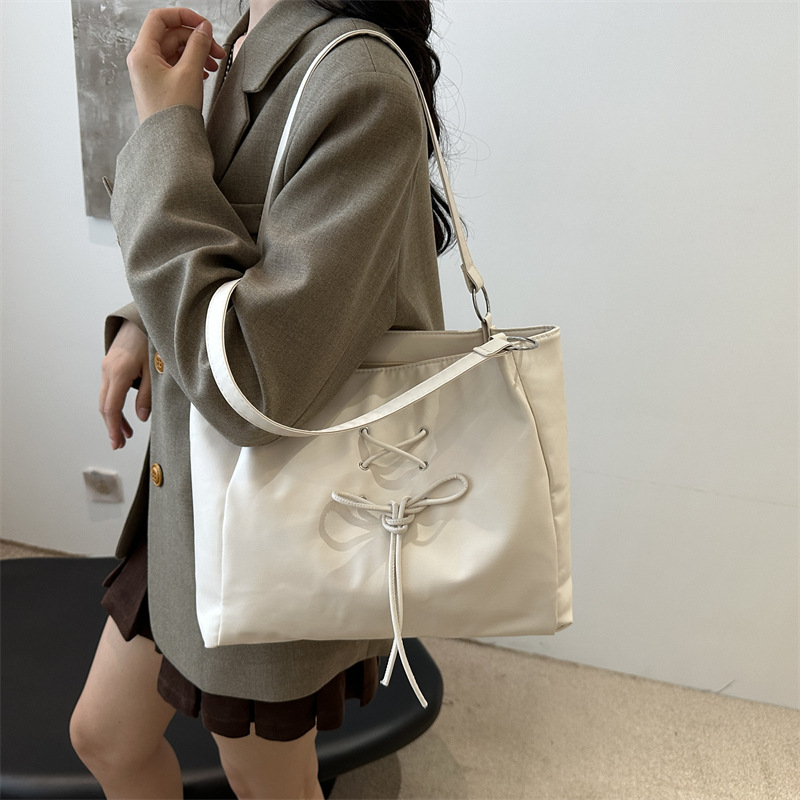Bolsa de moda de gran capacidad para mujeres 2024 otoño y invierno nuevo simple bolso de hombro casual de viaje bolso de brazo