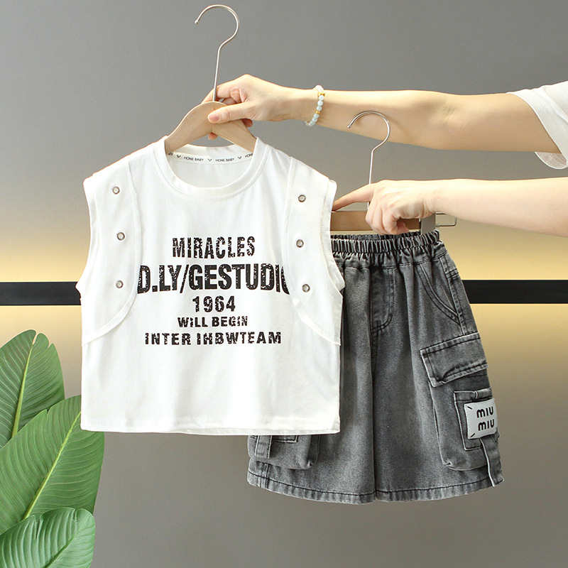8105 Traje sin mangas de verano para niños 2025 verano nuevo estilo para niños estilo coreano pantalones cortos de mezclilla guapos ropa coreana