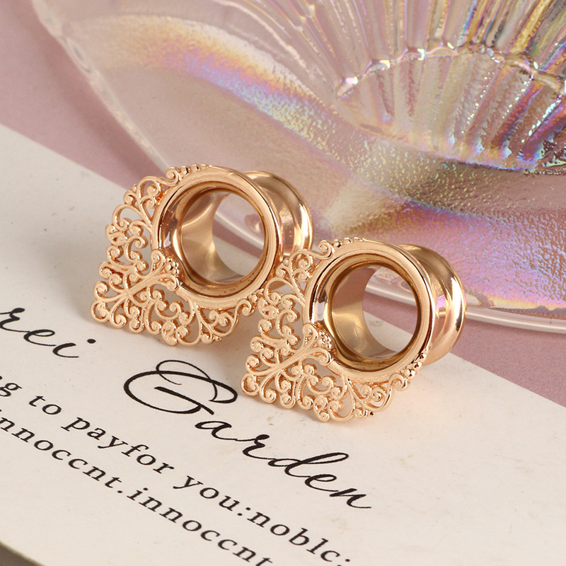 Pointed titanium steel lip stud product view