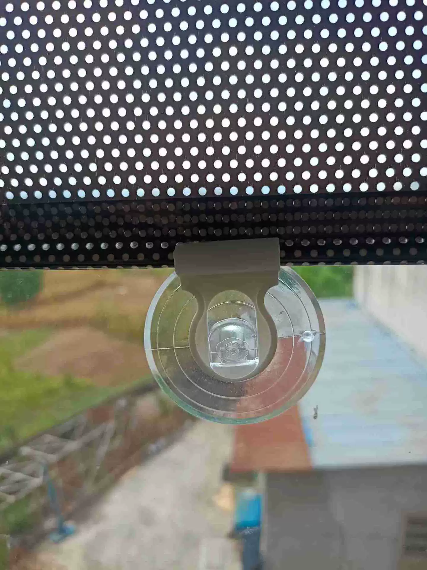 Automatic telescopic dark dot shading, single support, and transparent three large suction cups
