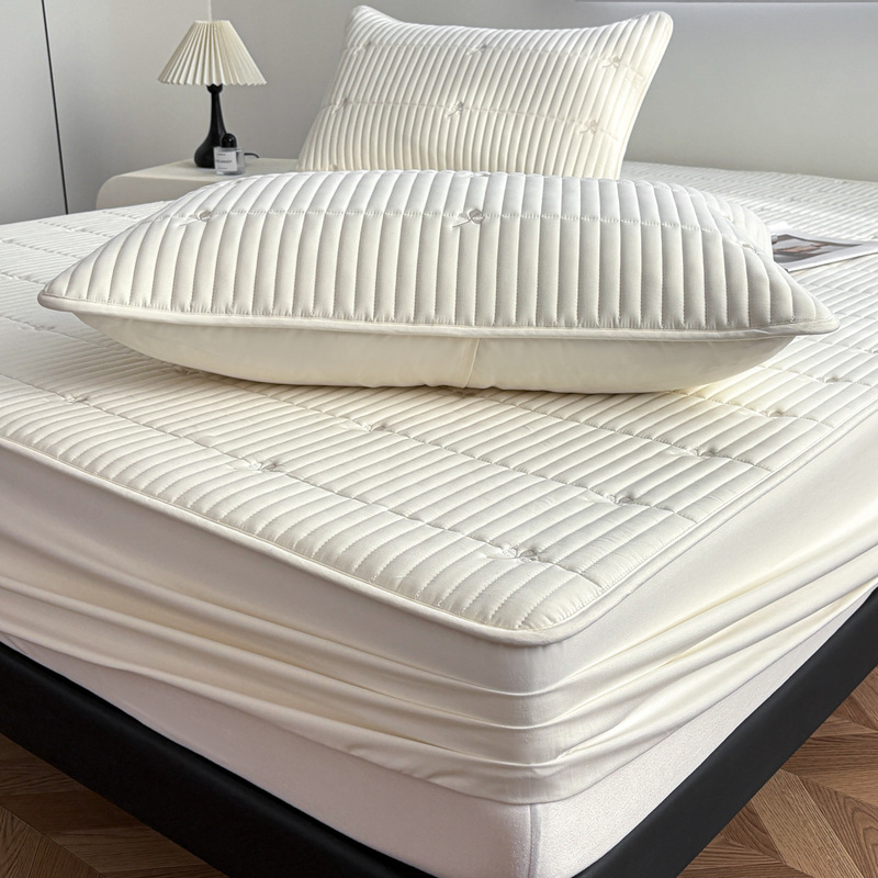 New Clover Embroidered Quilted Waterproof Fitted Sheet, Washed Cotton Bed Cover, Full-Coverage Bed Sheet, Mattress Cover, Protective Cover