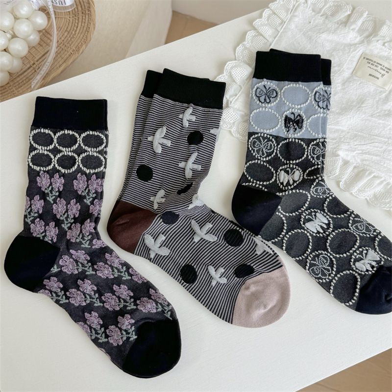 Little Socks Island~Japanese-style bird and butterfly rose embossed socks, new autumn/winter collection, stylish and unique mid-calf socks for women, available in stock Little Socks Island~Japanese-style bird and butterfly rose embossed socks, new autumn/winter collection, stylish and unique mid-calf socks for women, available in stock