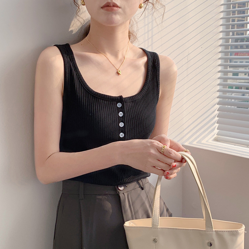 Camiseta sin mangas sexy con cuello en U de algodón de alta calidad para mujer, nuevo estilo de verano 2026, camiseta interior sin mangas con botones, camisola ajustada.