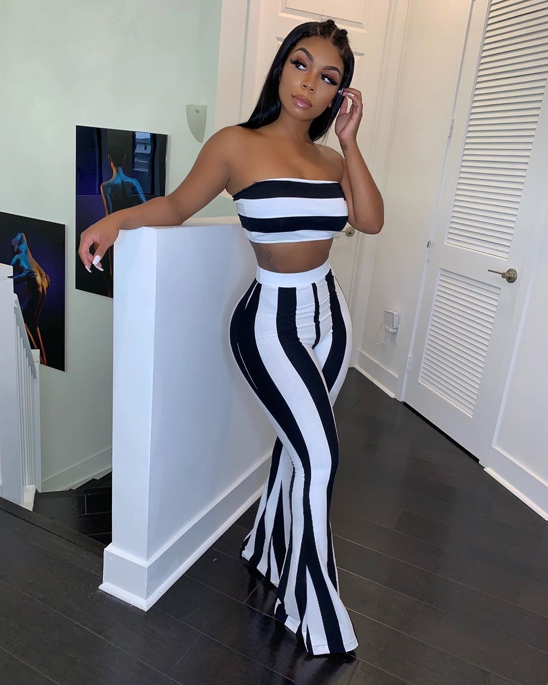 Damenbekleidung: Bandeau-Top und Schlaghose in Bonbonfarben, gestreiftes Set in Schwarz-Weiß, amerikanischer Stil, Frühling, Herbst, Sommer_voghion.com