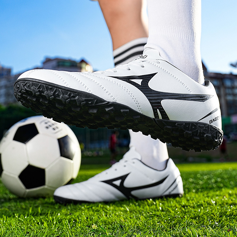 春夏新款足球鞋男tf碎钉长钉草地男童小学生训练鞋专业比赛足球鞋
