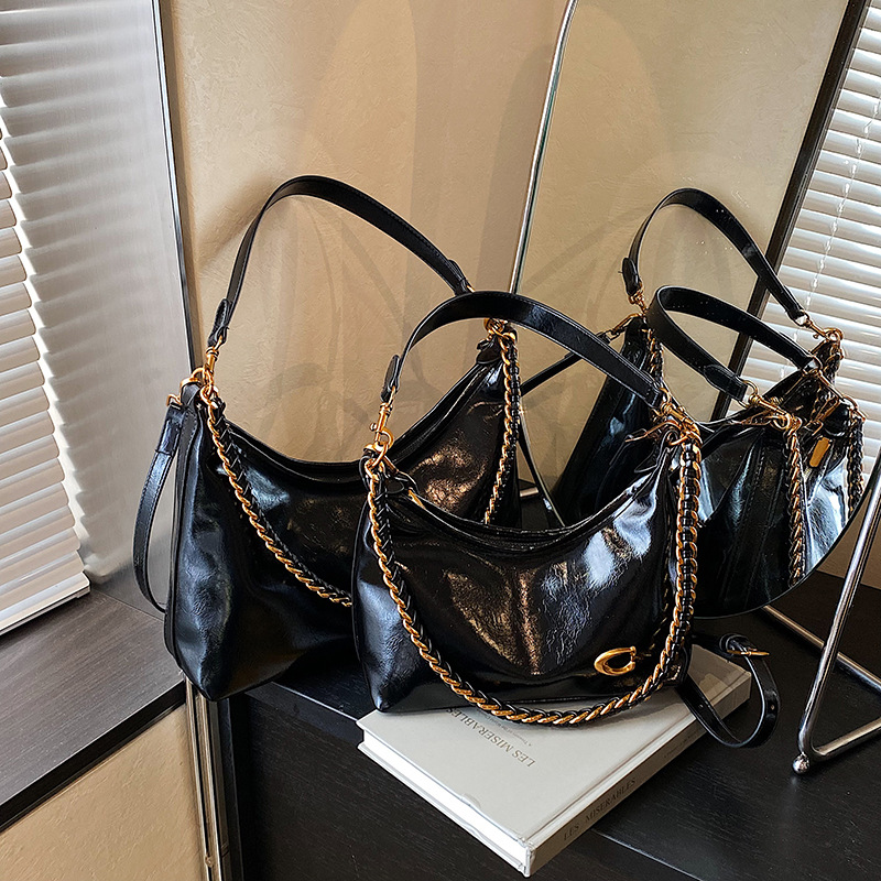 Bolso de alta sensación de mujer 2025 nuevo nicho de cadena brazaleta bolso súper caliente universal bolso de hombro