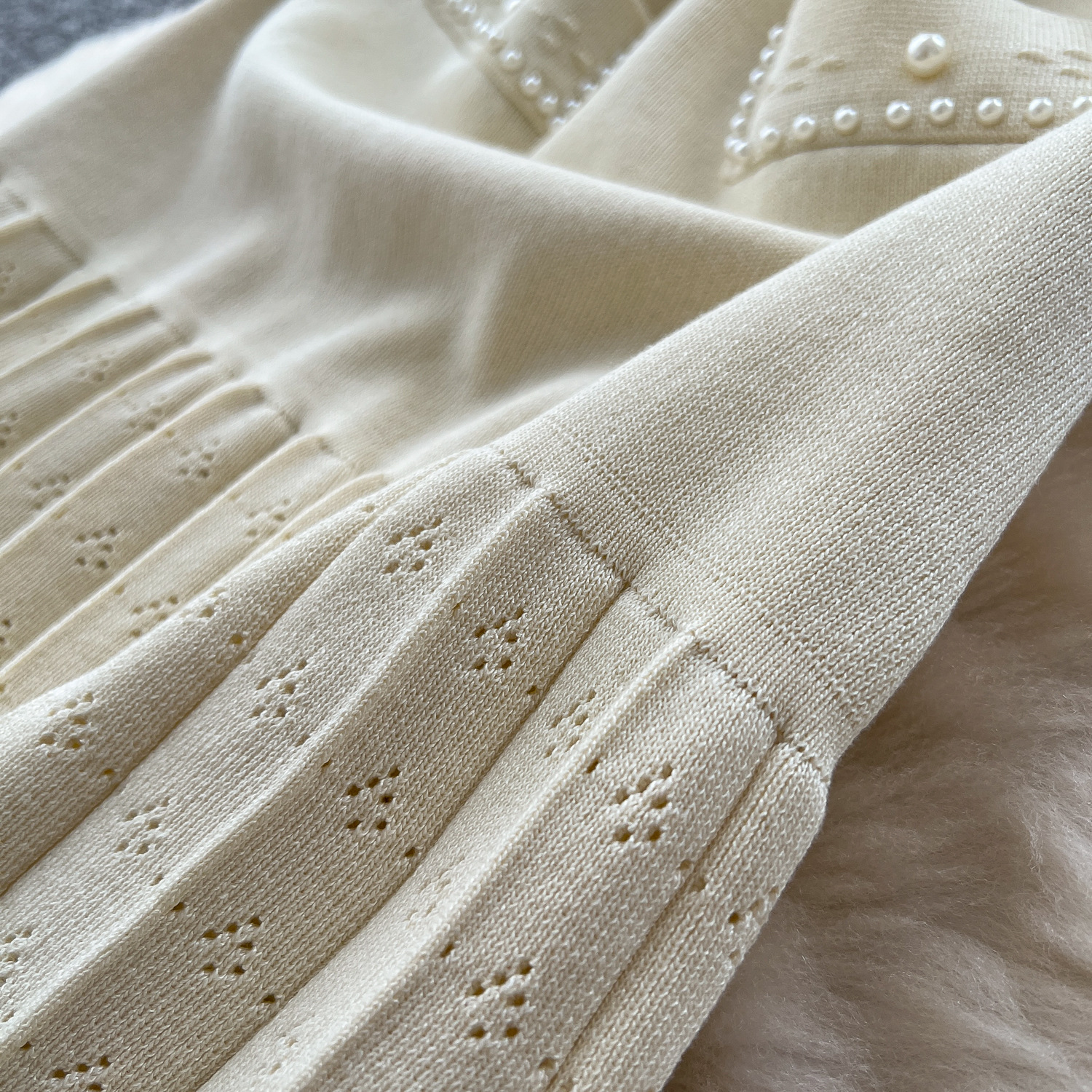 Women's French Style Beaded round Neck Short Sleeve Knit Dress Elegant Slimming Inner Sweater Dress_ecoleips.com