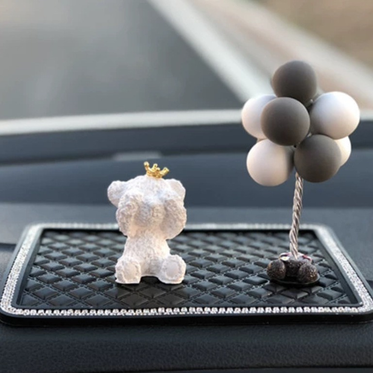 Decoraciones de automóviles en línea muñecas lindas decoraciones de automóviles accesorios de automóviles en línea dibujos animados de plástico femenino belleza de la noche