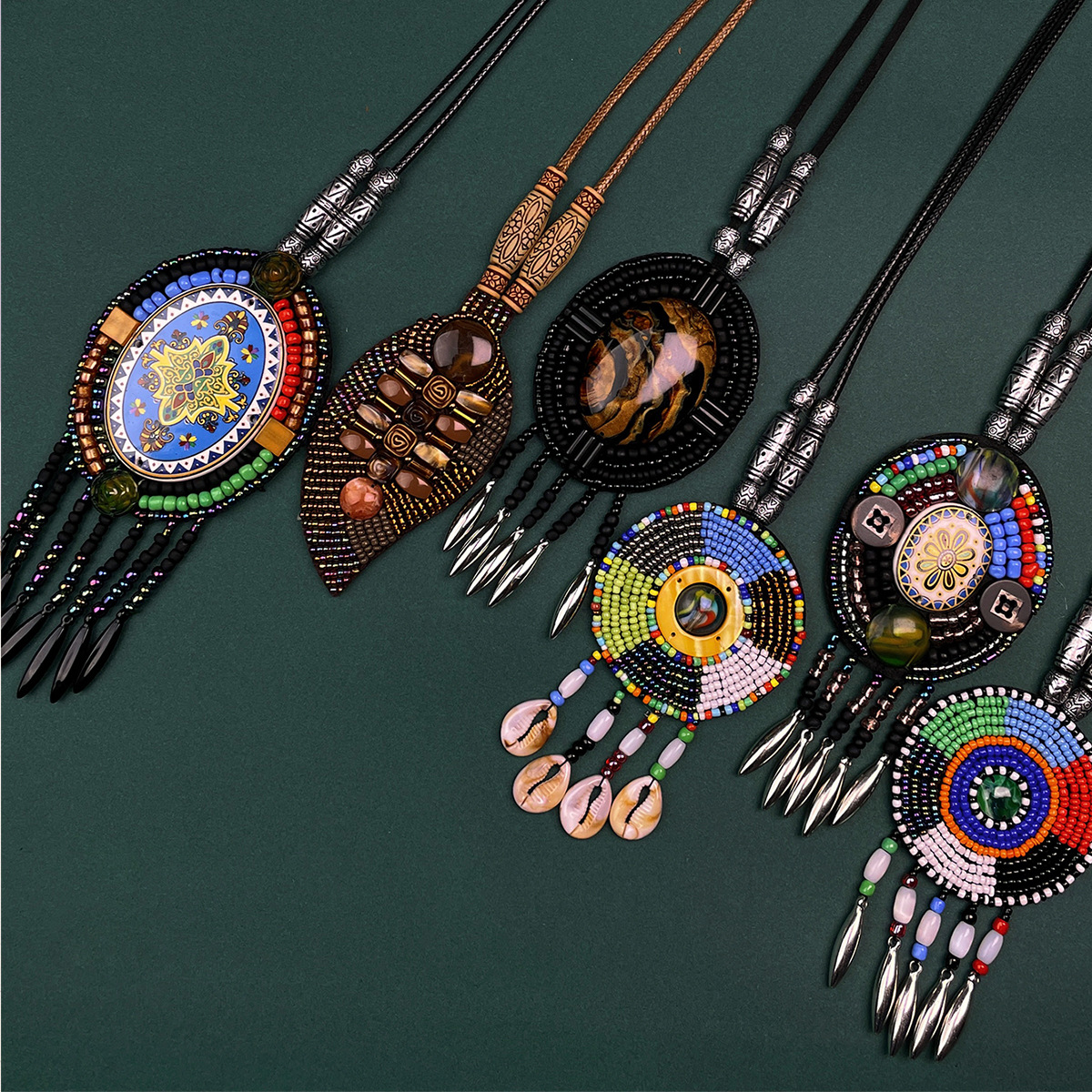 62g Weight Retro Ethnic Style Oval Flower Arylic Pu Leather Seed Bead Pendant Necklaces Wholesale