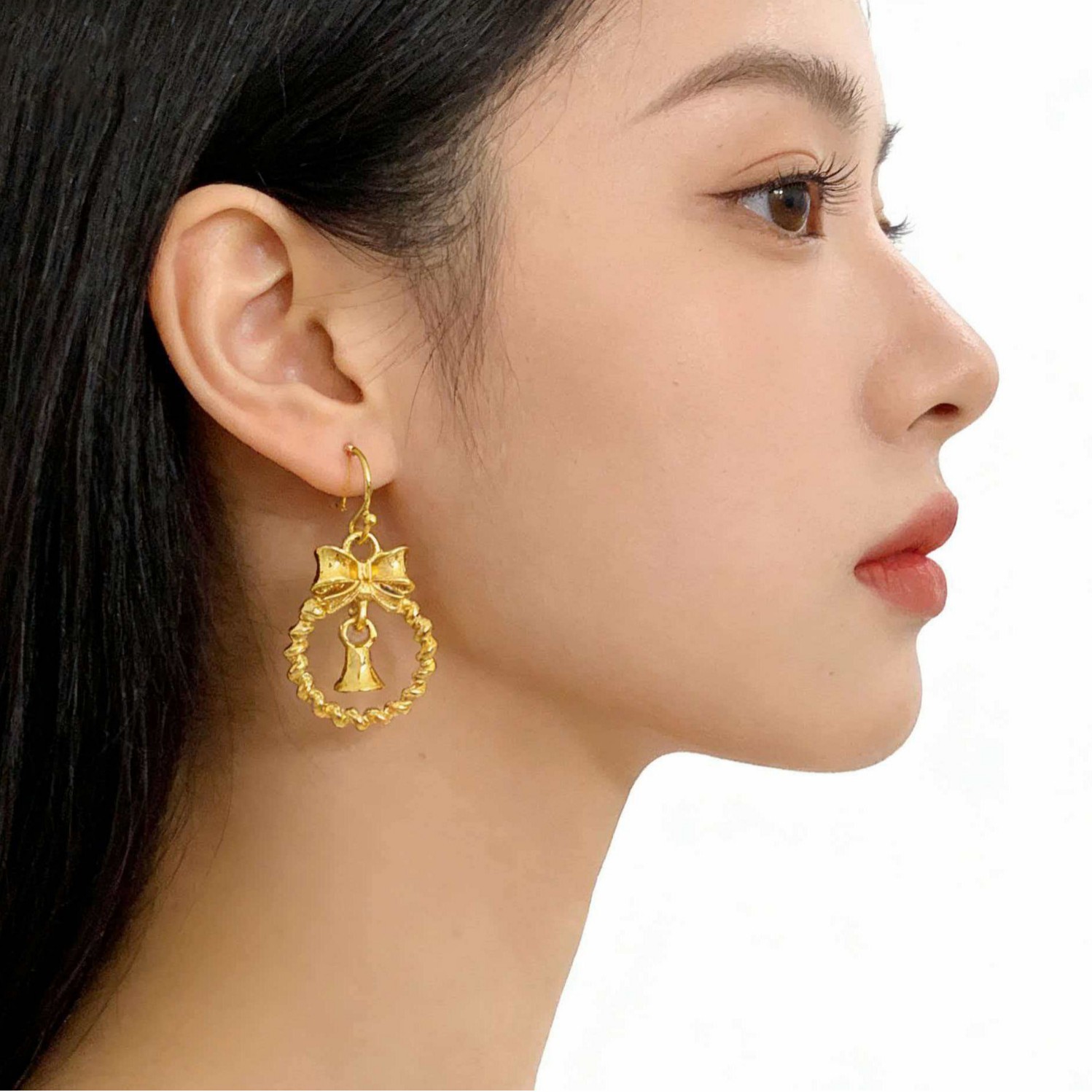 Princesa en fuga arco de oro campana pendientes ganchos de orejas dulces de alta calidad elegante temperamento orejas al por mayor