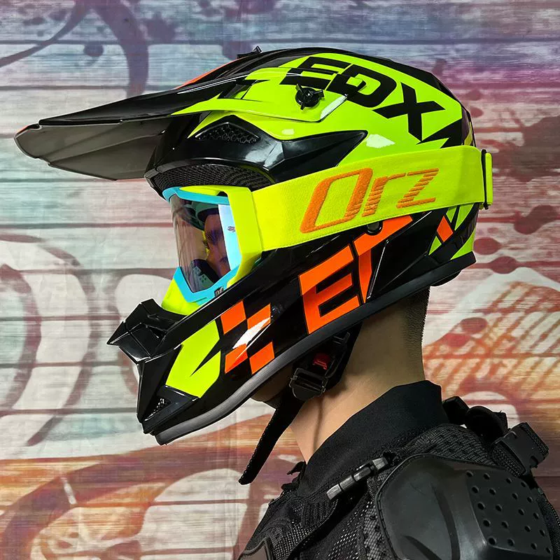 Off-road mountain electric car for cycling, half helmet