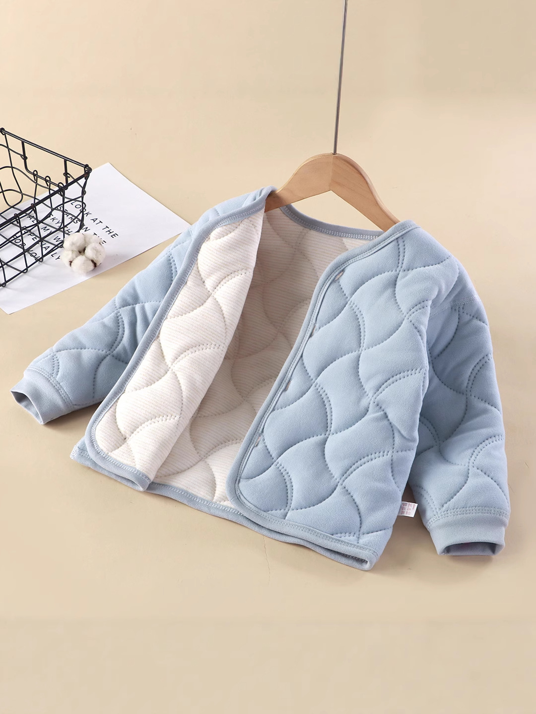 Tres capas de bata de niños uniformes escolares artefactos de niñas algodón para niños, forro interior de niños, ropa de algodón para niños y medianos, algodón más vello.