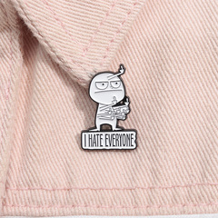 可愛趣味豎中指的小人造型精美卡通金屬徽章小眾搞怪百搭裝飾胸花