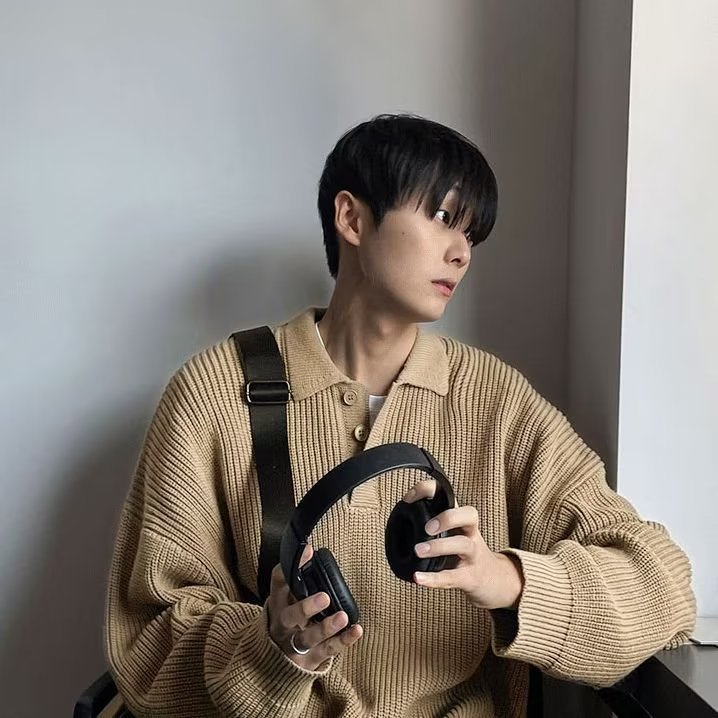 Polo襟のセーターの男性の春秋の港の風はゆったりしています。