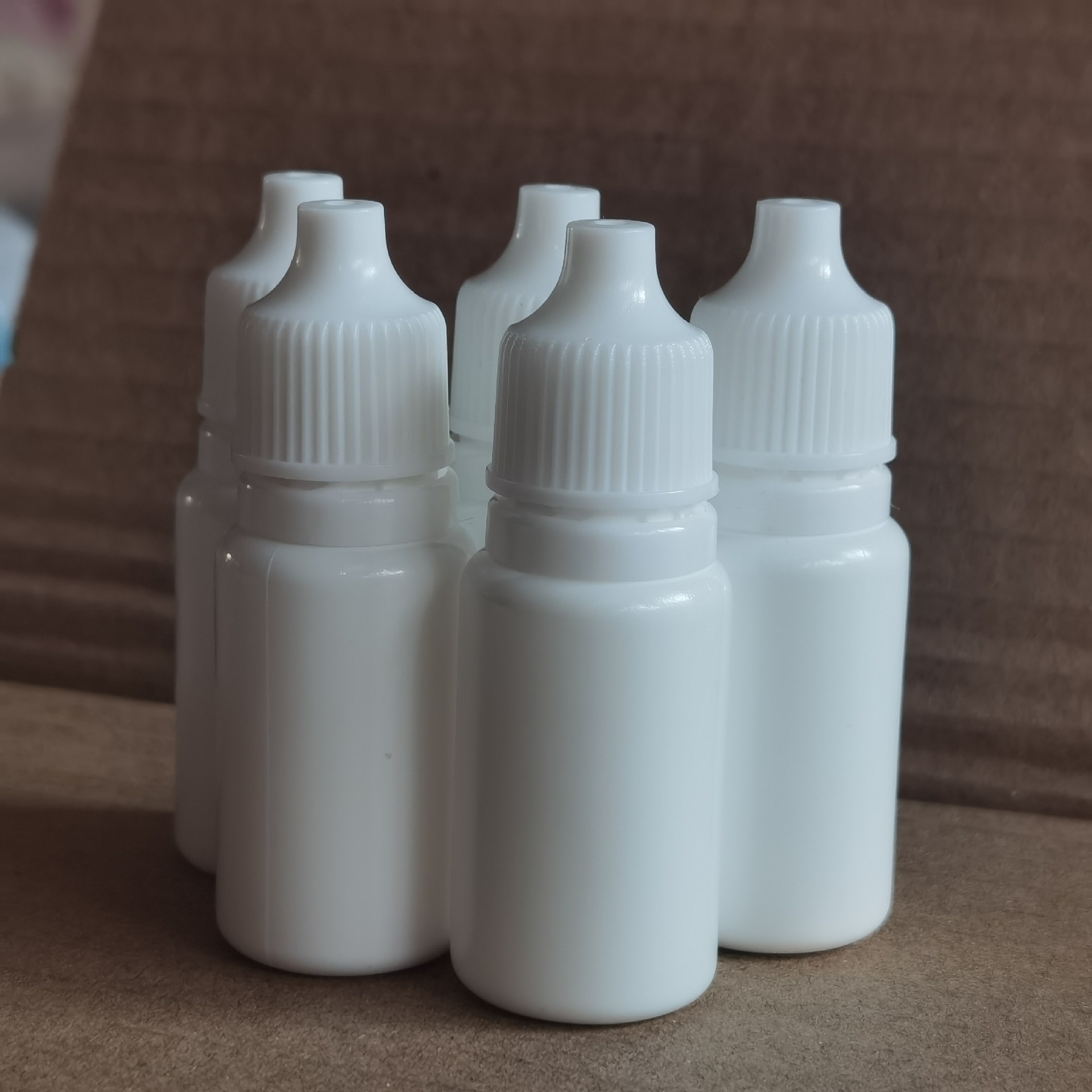 现货高档医用20ml避光塑料眼药水瓶子乳白滴眼液瓶 滴瓶 精油瓶