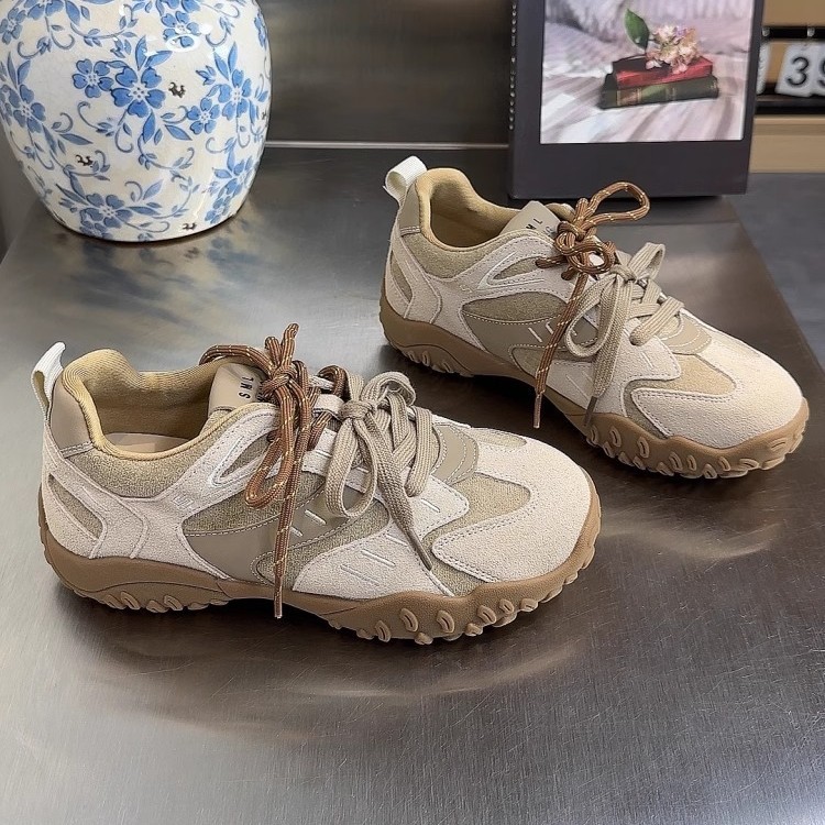 Zapatos de entrenamiento de 5 cm de altura de Shuangxiang para mujeres, nuevos zapatos de ballet casuales retro versátiles.