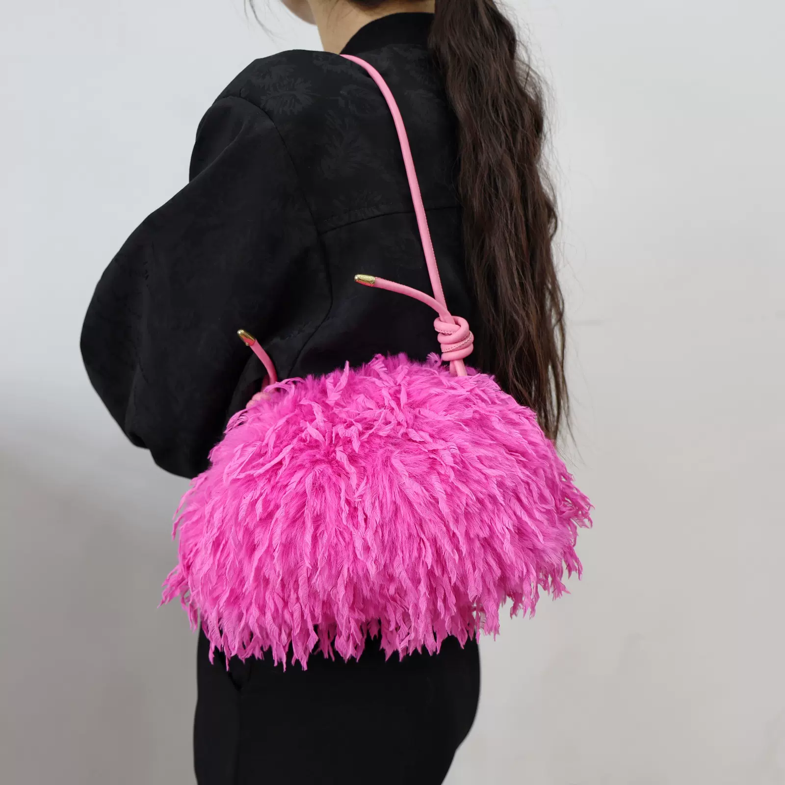 25新款欧美风毛毛包羽毛云朵包腋下包褶皱手拿包毛绒仙女包2336#