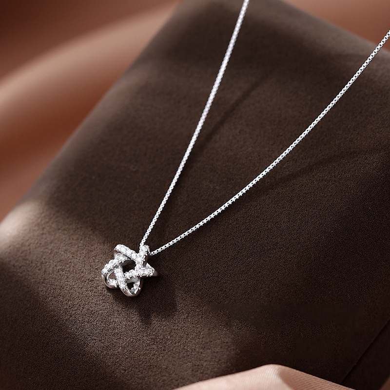Full Diamond Three-Dimensional Five-Pointed Star Necklace for Women, Exquisite Niche Design, Versatile, Light Luxury, Clavicle Chain Wholesale