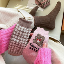 22冬季新品韩版卡通粉色系爱心小熊直板羊毛女中筒袜加厚保暖女袜