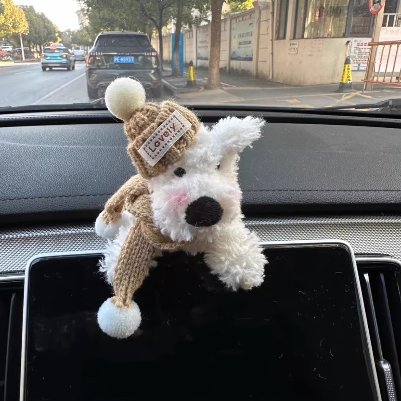 Lindo cachorro garabateado West Highland coche colgante decoración pantalla consola central accesorios de coche adornos de felpa