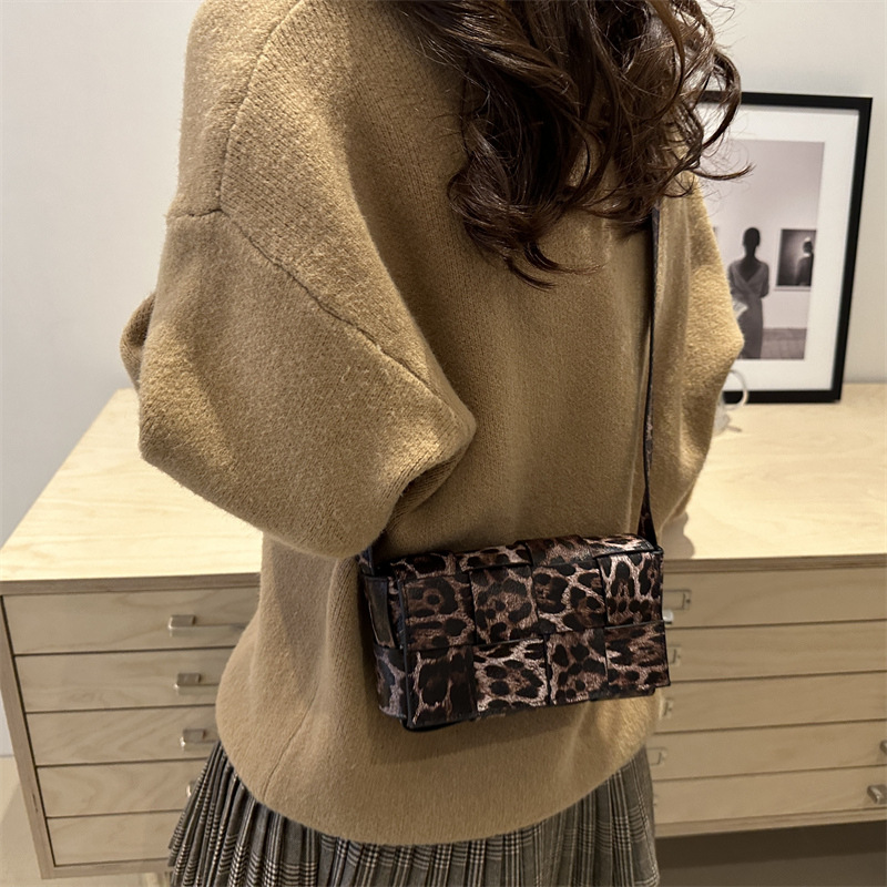 2024 red popularidad nicho de moda diseño de hombro mochila otoño invierno nuevo estilo versátil bolso casual bolso pequeño