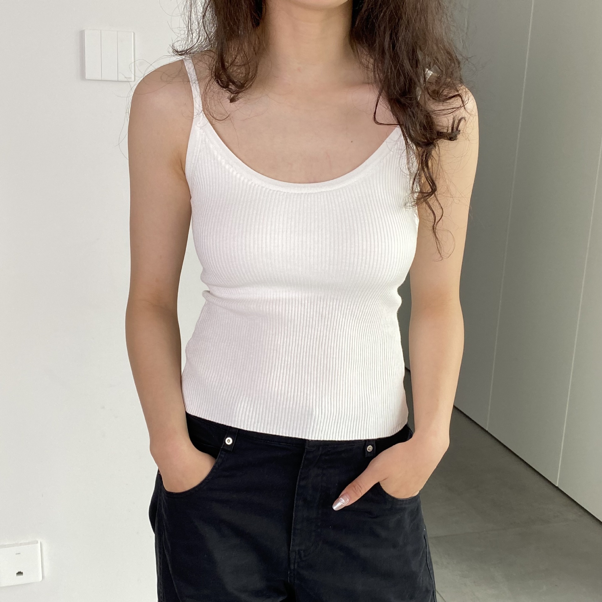 속옷이없는 흰색