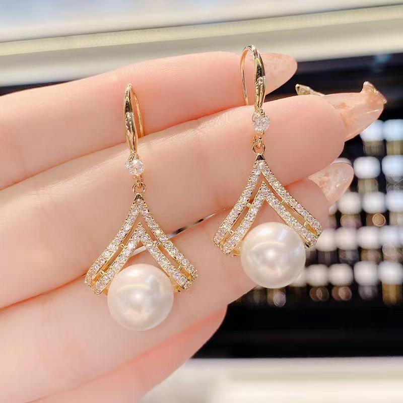 Japanese and Korean Style Accessible Luxury Long Pearl Earrings, Elegant and High-end Diamond Earrings, Sweet and Versatile Rhombus Earrings