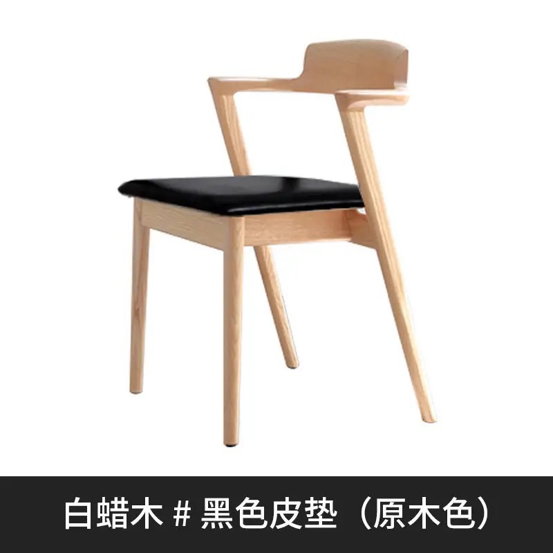 우드 컬러 + 블랙 가죽 쿠션