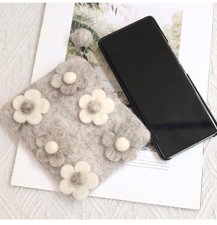 Unisex Flower Wool Felt Zipper Coin Purses display picture 6