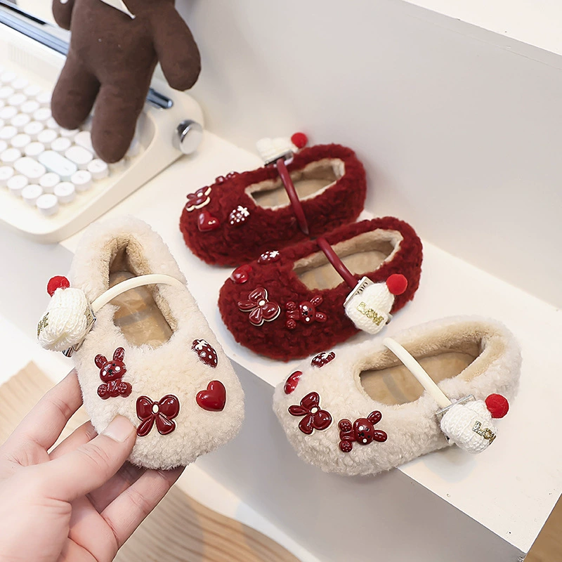 Детские рождественские пушистые сапоги 2025 года, зимние и новогодние модели для маленьких, средних и больших детей, красные, нескользящие, теплые, шерстяные, утепленные сапоги.