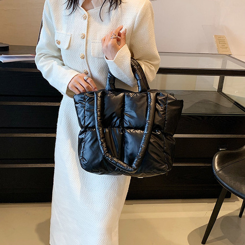 Large-capacity bag for women  new summer versatile simple shoulder bag texture portable class commuting tote bag