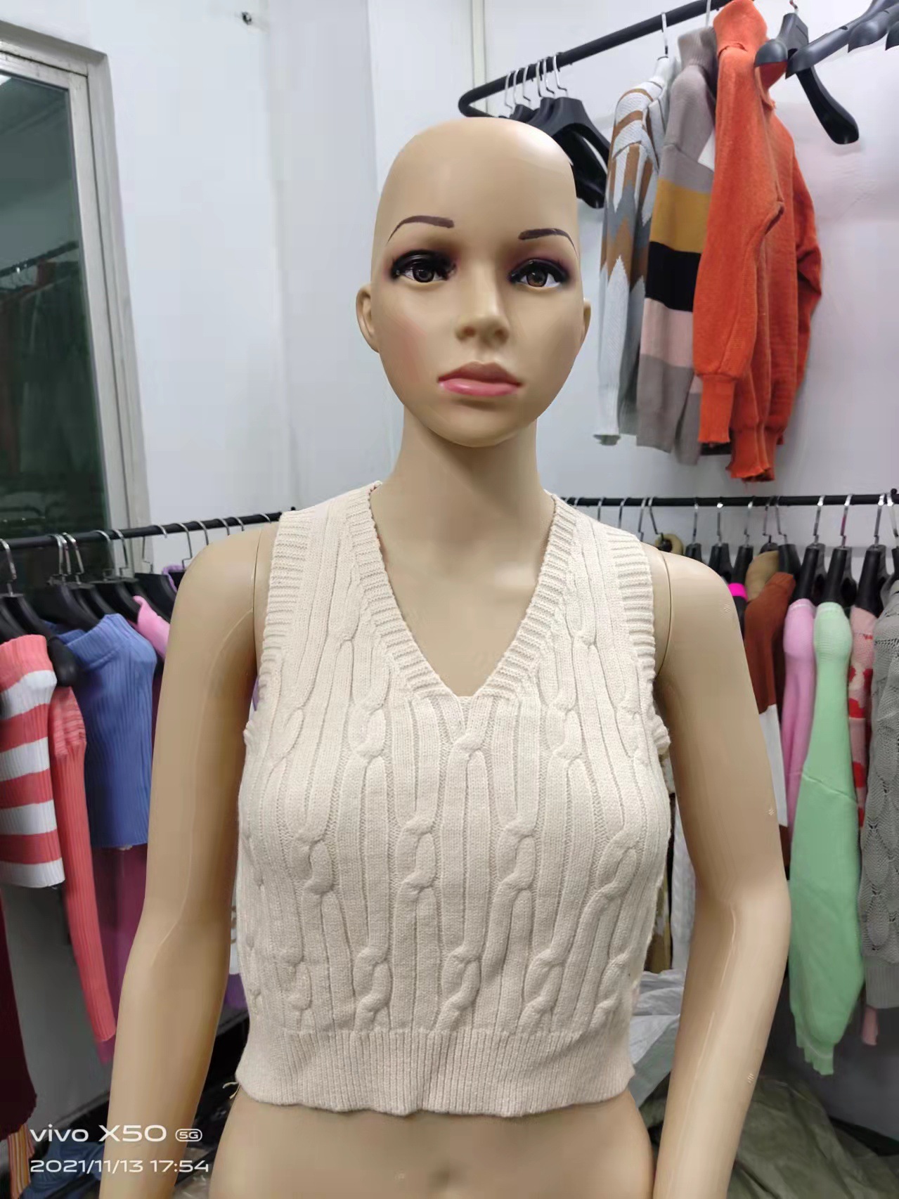 Twist Chaleco con cuello en V chaleco suéter 2022 nuevas mujeres de estilo coreano sin mangas suelto corto exterior superior