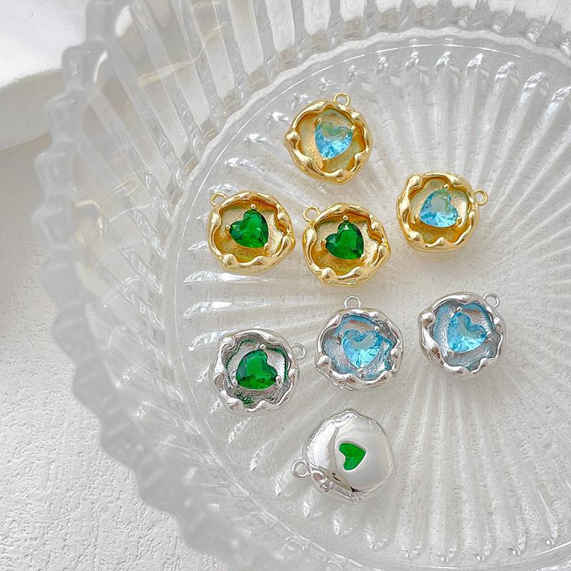 5g Weight 18K Gold Plated Plating Material Zircon Inlay Material Charms, Jewelry Accessories Classification 1 Piece Quantity Copper Material Heart Shape Pattern Plating, Inlay Design Retro Style 1 Piece Copper Zircon Heart Shape 2