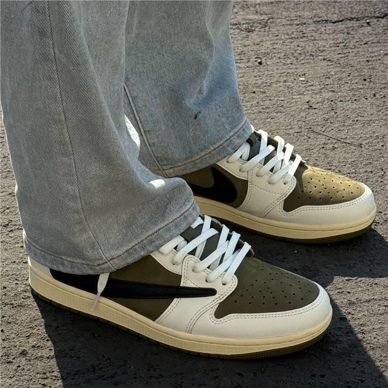 Air J1 X Travis Scott Aj1 Jordan One Reverse Swoosh Casual Low-Top Cultural Basketball Shoes for Men and Women Students