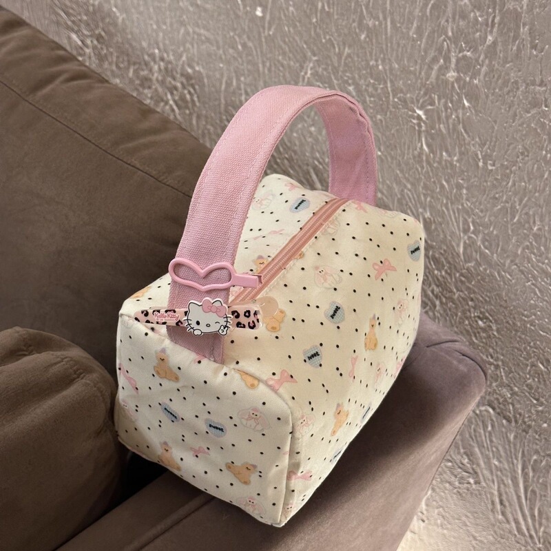 New Style Ins Cartoon Bear Makeup Bag, Toiletry Bag, Convenient Travel Storage, Large Capacity Three-Dimensional Handbag New Style Ins Cartoon Bear Makeup Bag, Toiletry Bag, Convenient Travel Storage, Large Capacity Three-Dimensional Handbag