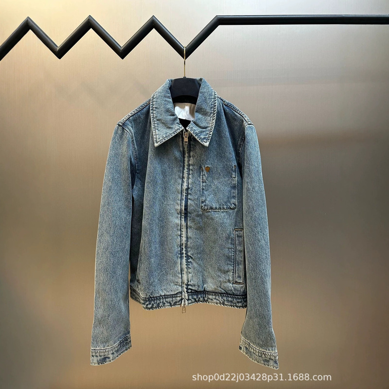 High-end ami 26fw heart-embroidered denim jacket, washed and distressed, casual, loose fit, versatile, unisex High-end ami 26fw heart-embroidered denim jacket, washed and distressed, casual, loose fit, versatile, unisex