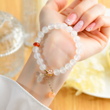 批发天然白玛瑙手链荔枝冻鱼尾吊坠小众轻奢设计新款原创女士手串