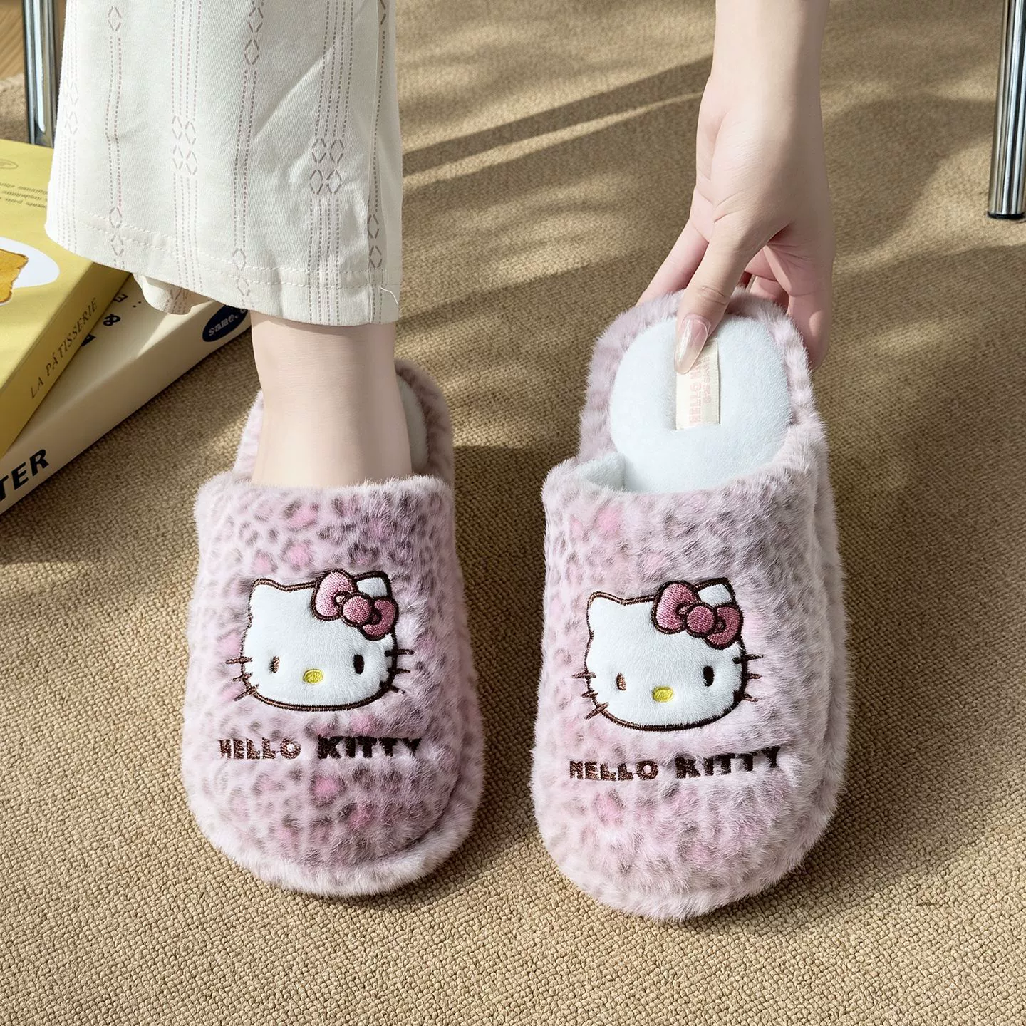 Тапочки (Hello Kitty) демисезонные плюшевые с леопардовым принтом, размеры 36–41, для дома