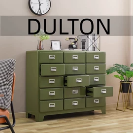 搁板、壁架;衣柜;衣帽架