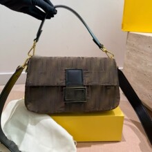 �¿�羳��Ʒ�|F�ҽ����ϻ��������͹�����μ�����Ҹ�°�Ů��