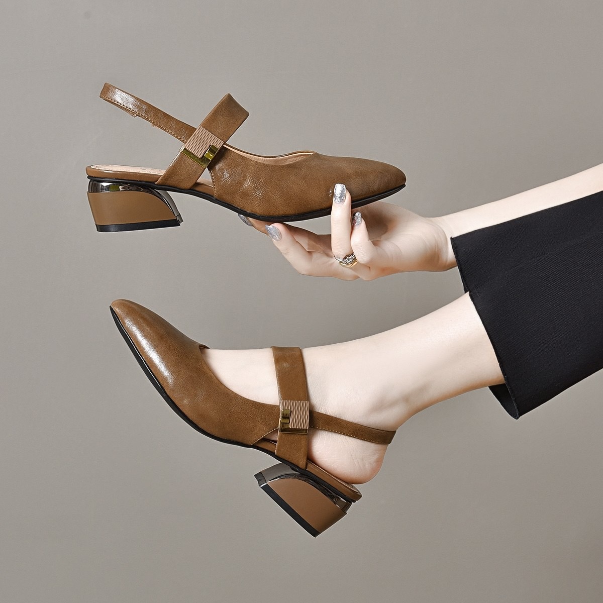 Sandal nữ da thật mũi nhọn gót vuông 5 cm quai ngang hở gót — Kaki-cao gót 5 cm chi tiết 7